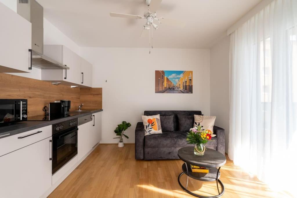 Sunny 1Br Home With Balcony By Hm Wien Ngoại thất bức ảnh