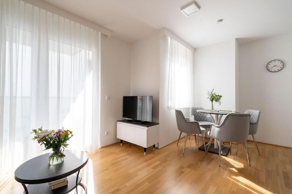 Sunny 1Br Home With Balcony By Hm Wien Ngoại thất bức ảnh