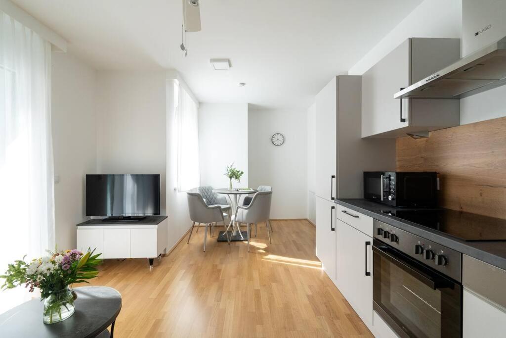 Sunny 1Br Home With Balcony By Hm Wien Ngoại thất bức ảnh